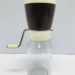 Cottage Vintage 1970's Retro Manual Nut Chopper Perfect Condition Holds 1 cup