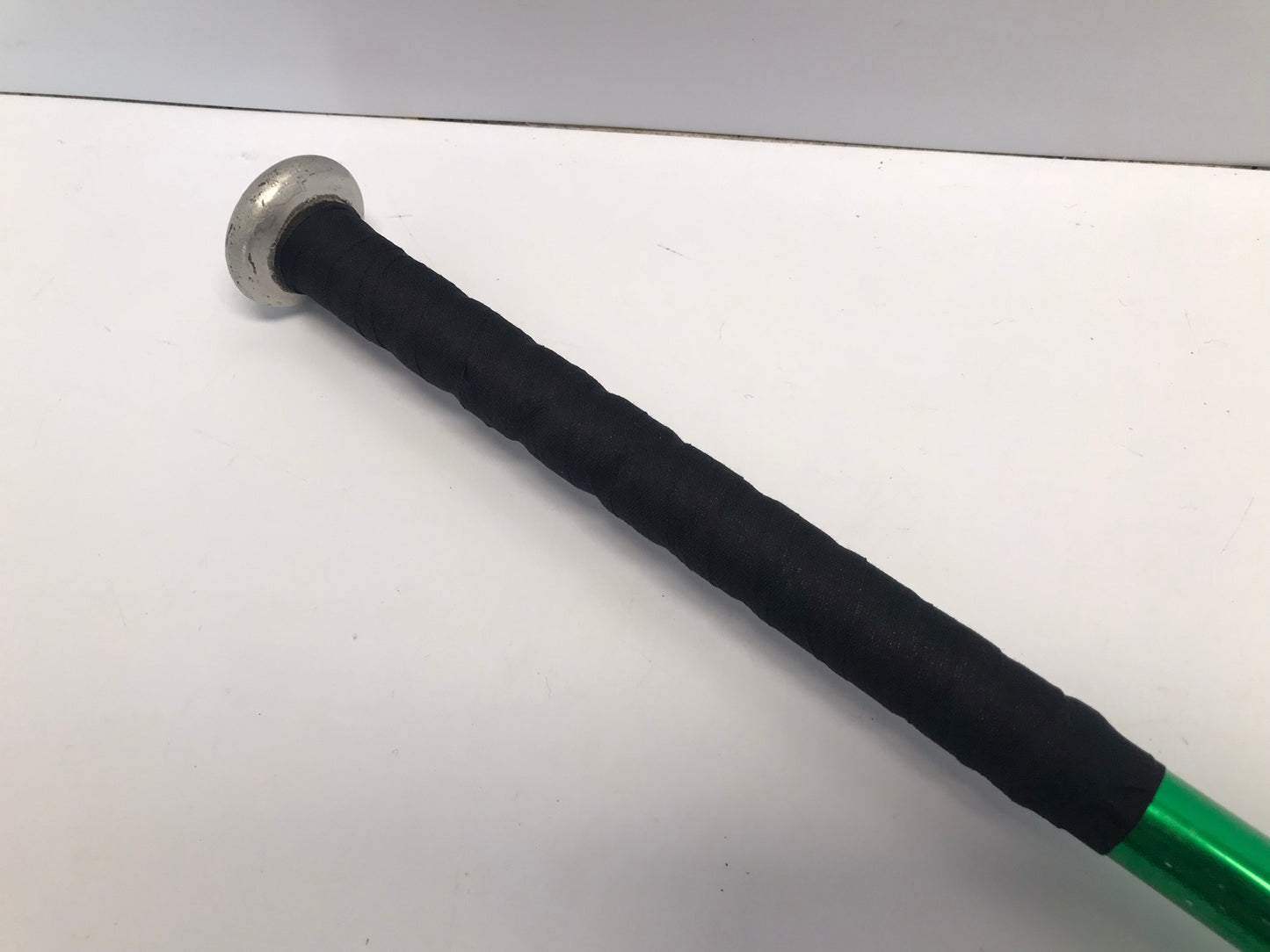 Baseball Bat 27 Inches 19 oz Easton Cyclone Softball Green Black