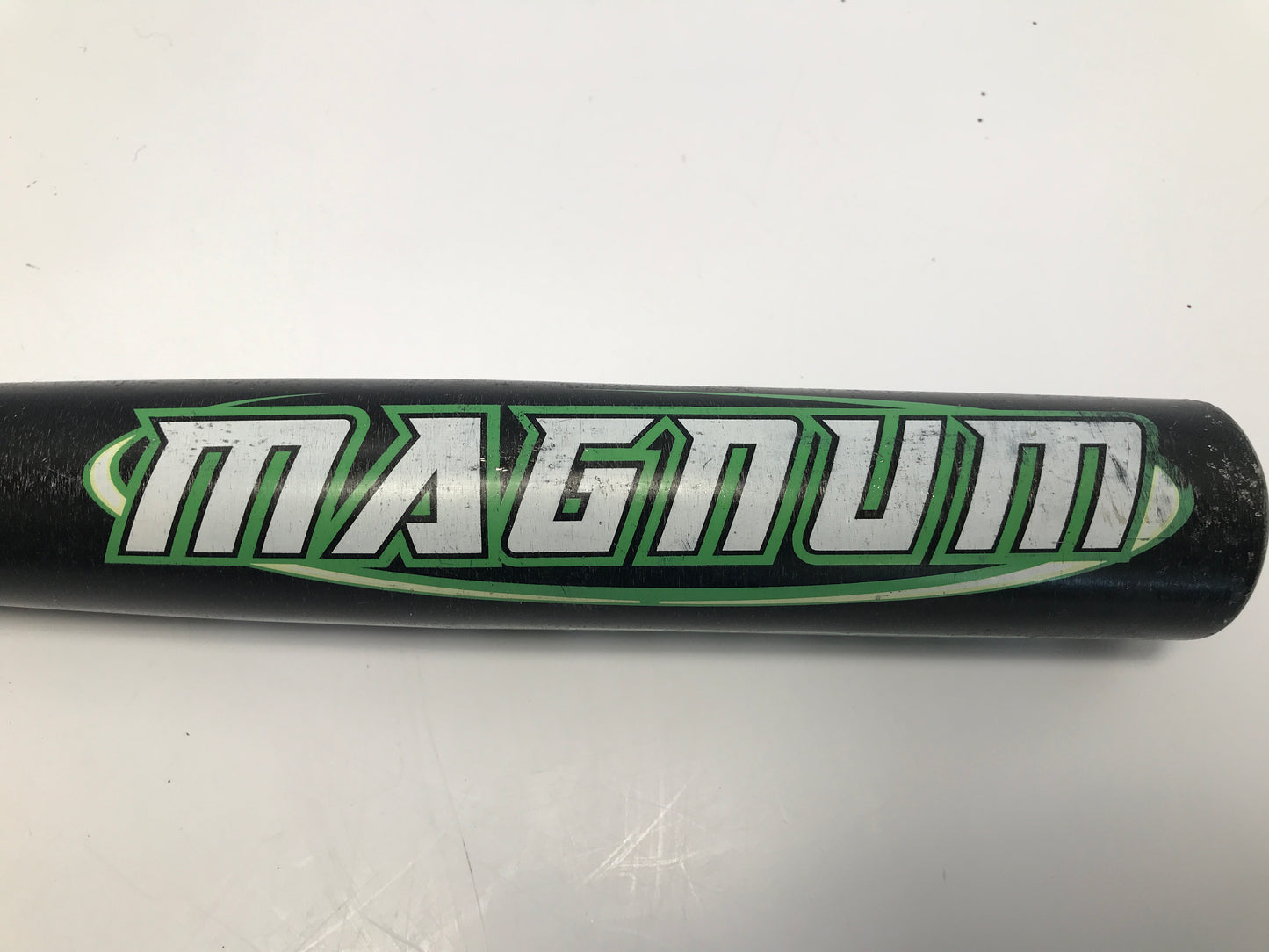 Baseball Bat 30 inch 23 oz Easton Magnum Black Green