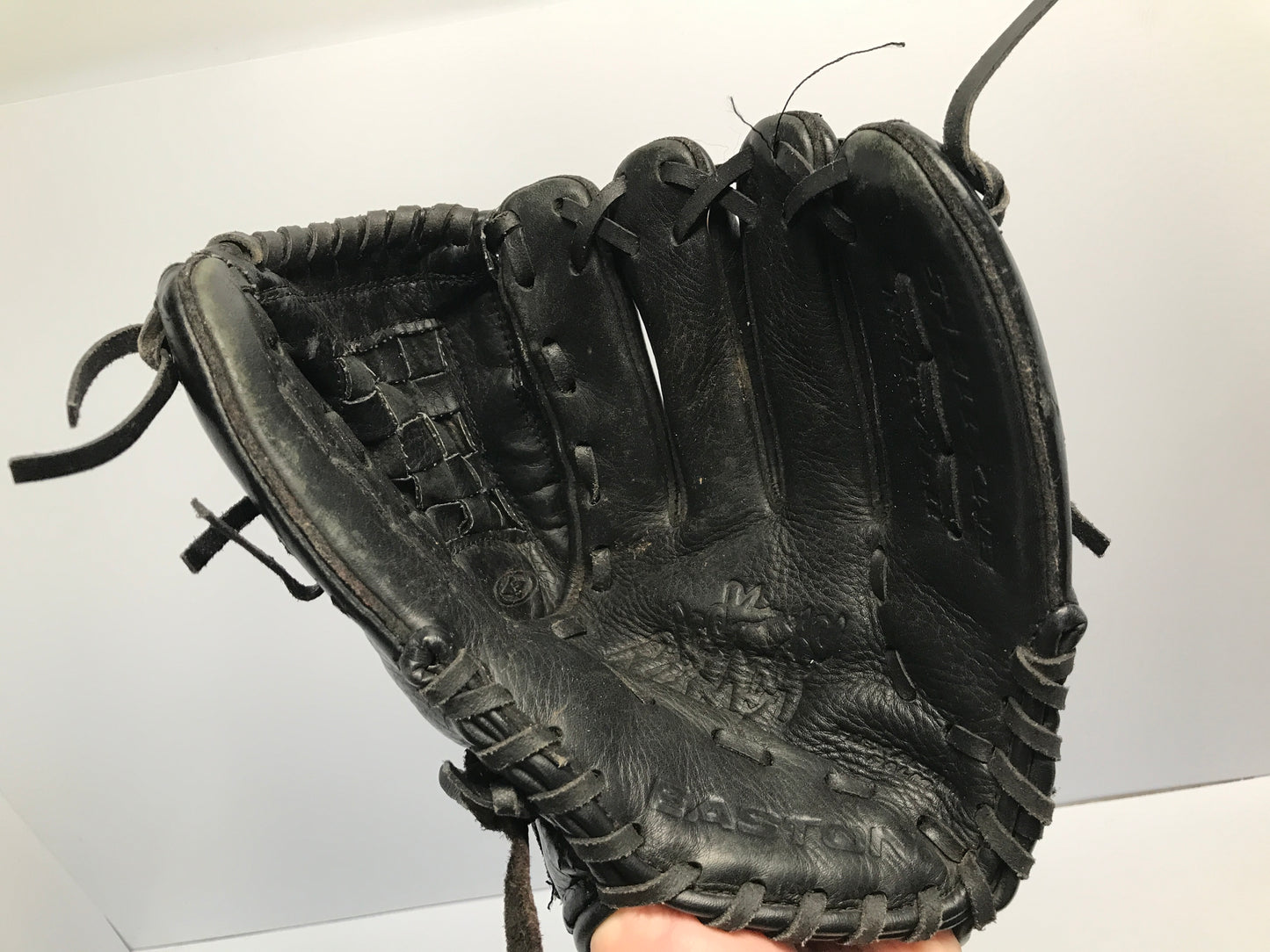 Baseball Glove Child Junior Size 11in Easton Heavy Leather Fits on Left Hand