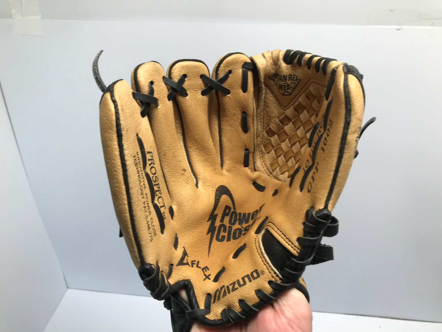 Baseball Glove Child Size 10in Mizuno Leather Black Tan Fits on Right Hand Like New