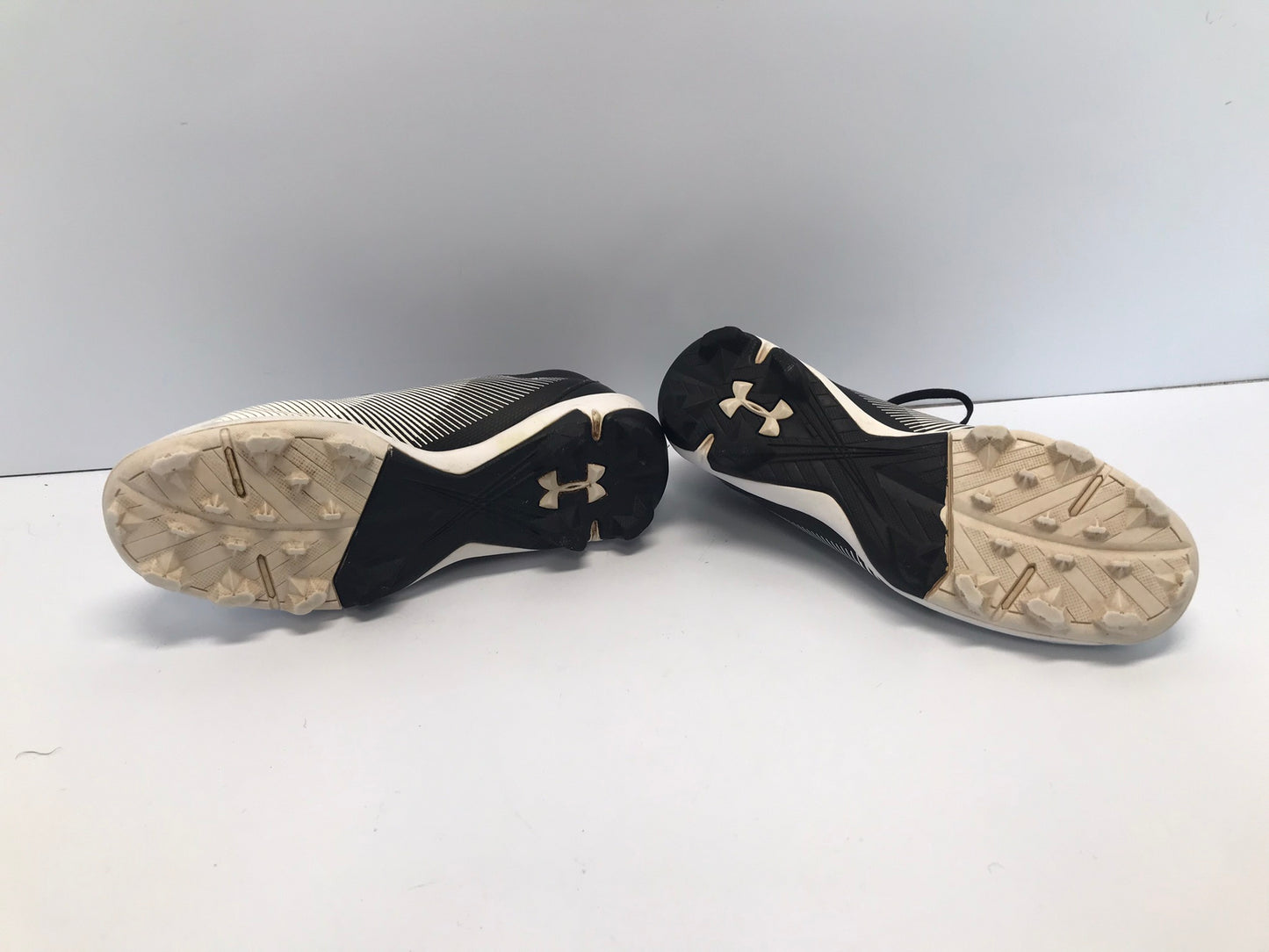 Baseball Shoe Cleats Child Size 4 Under Armour Black White