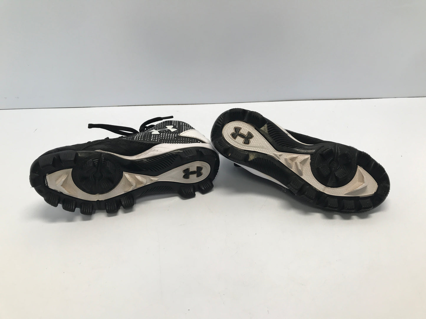 Baseball Shoes Cleats Child Size 13 Under Armour Minor Scruff Wear Black White