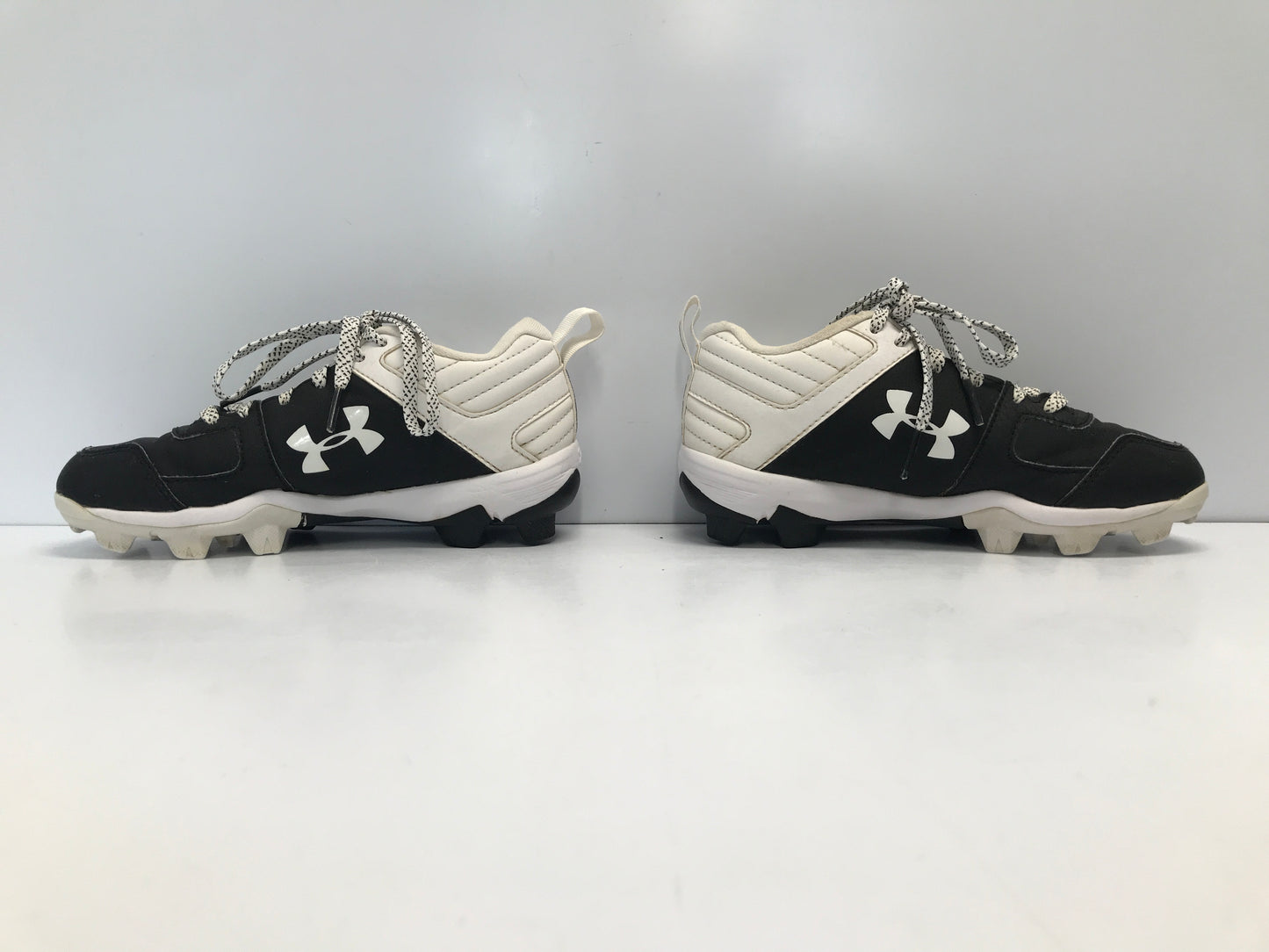 Baseball Shoes Cleats Child Size 1  Under Armour White Black Excellent