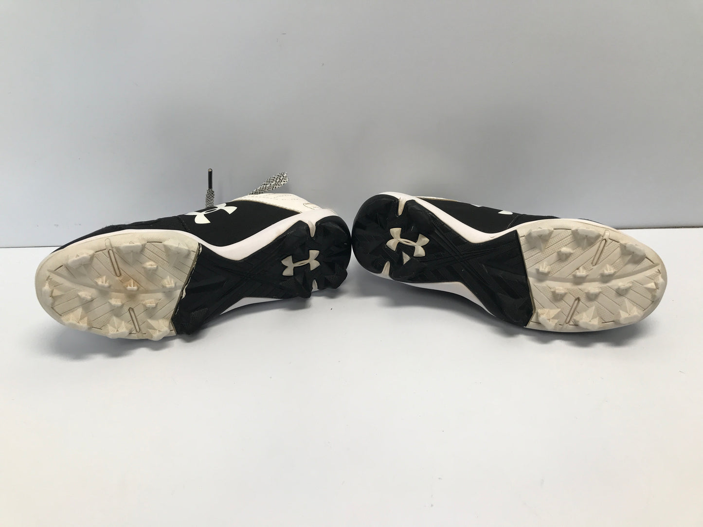 Baseball Shoes Cleats Child Size 1  Under Armour White Black Excellent