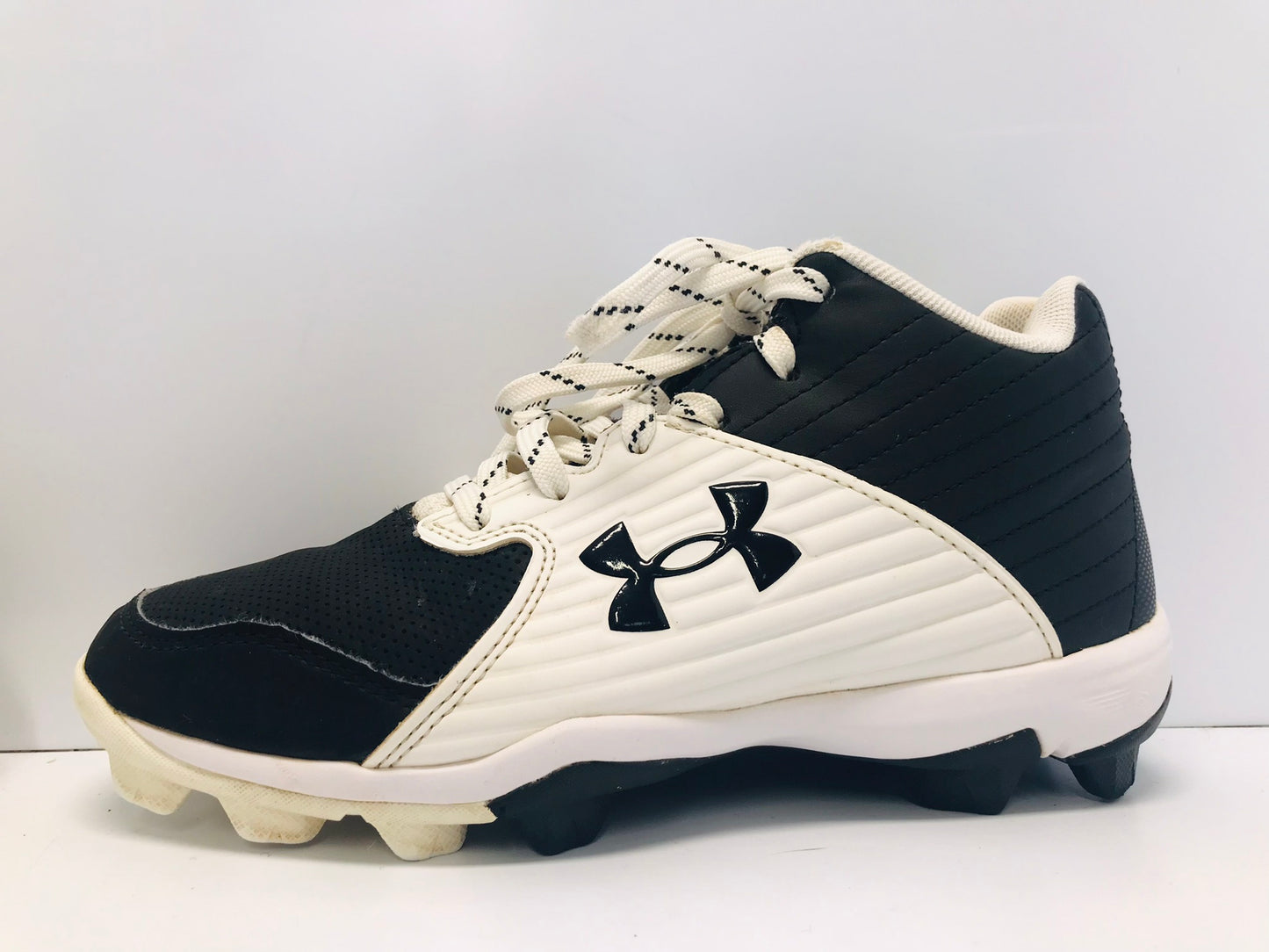 Baseball Shoes Cleats Child Size 4 Under Armour Lead Off Black White
