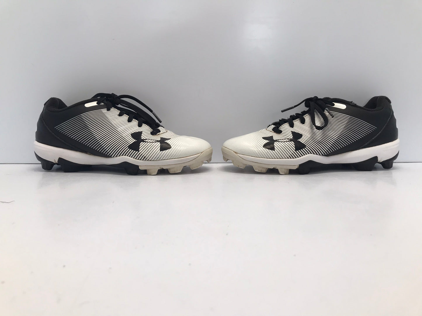 Baseball Shoes Cleats Child Size 5.5 Under Armour Black White Excellent