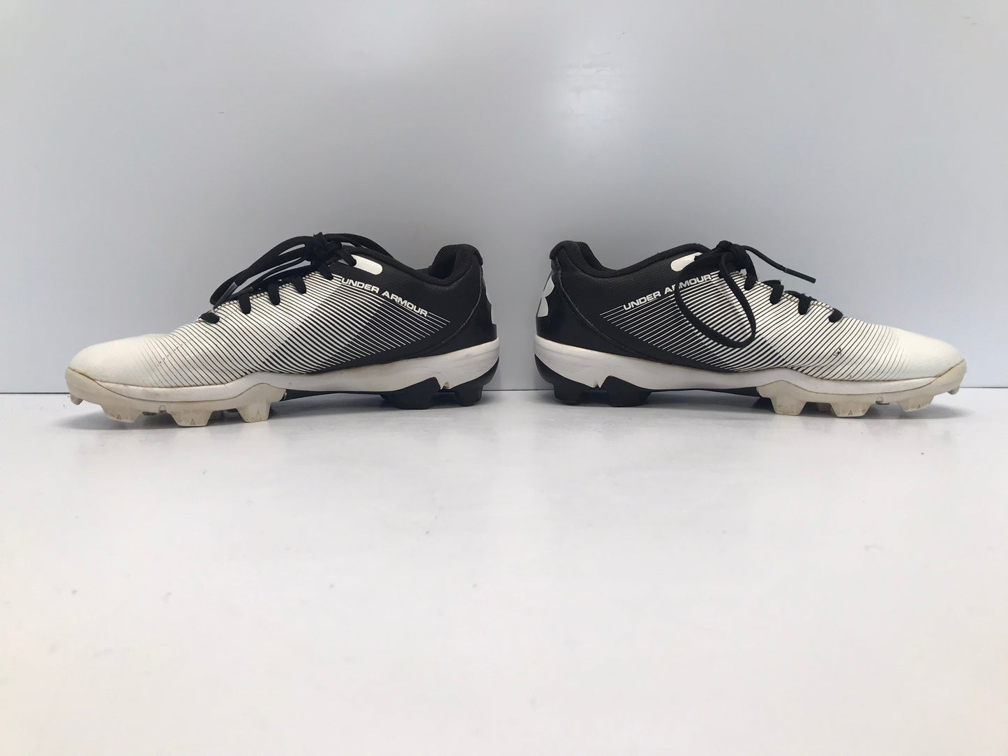 Baseball Shoes Cleats Child Size 5.5 Under Armour Black White Excellent