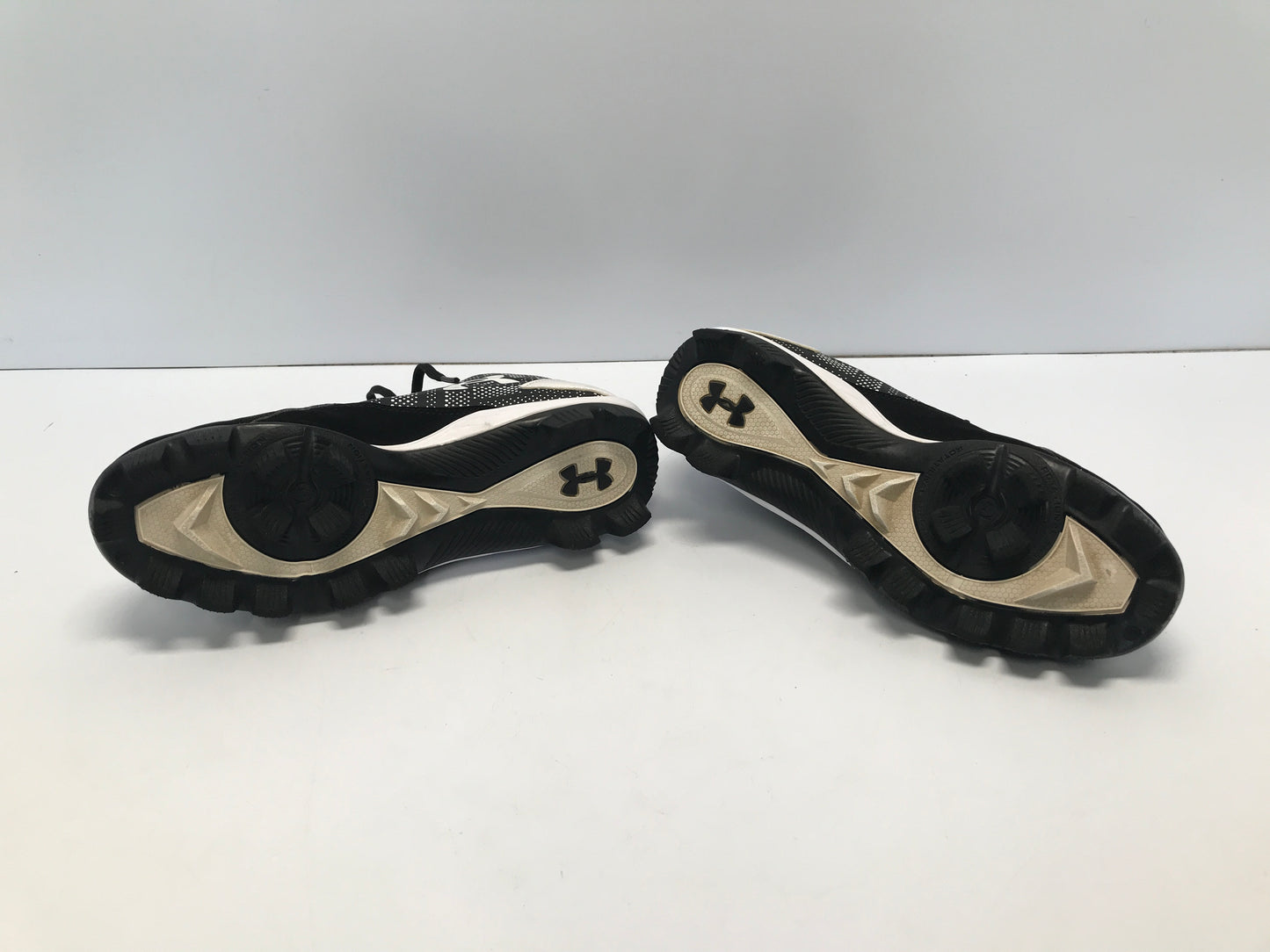 Baseball Shoes Cleats Child Size 5 Under Armour Black White Like New