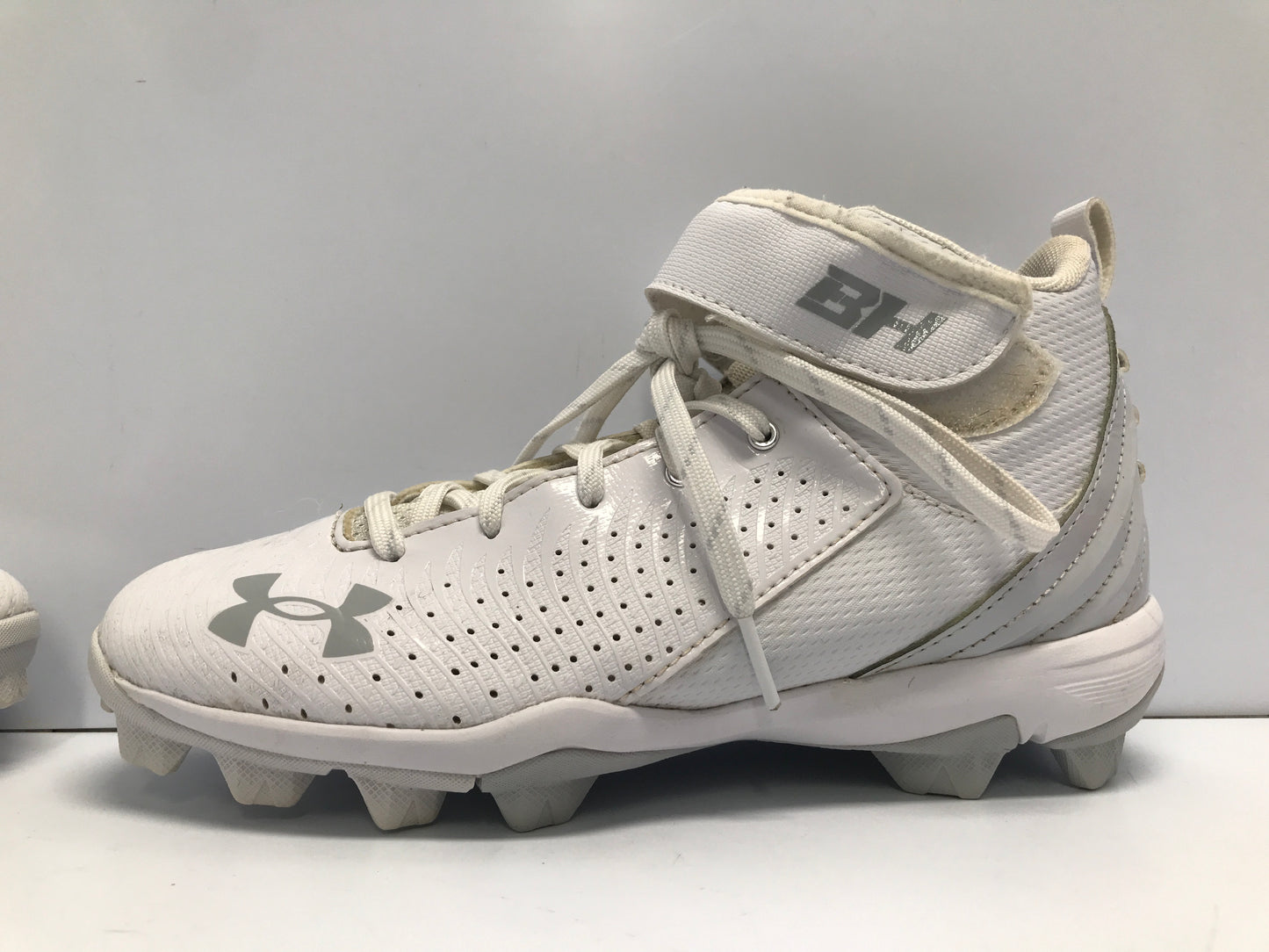 Baseball Shoes Cleats Child Size 5 Under Armour High Tops White Grey Excellent