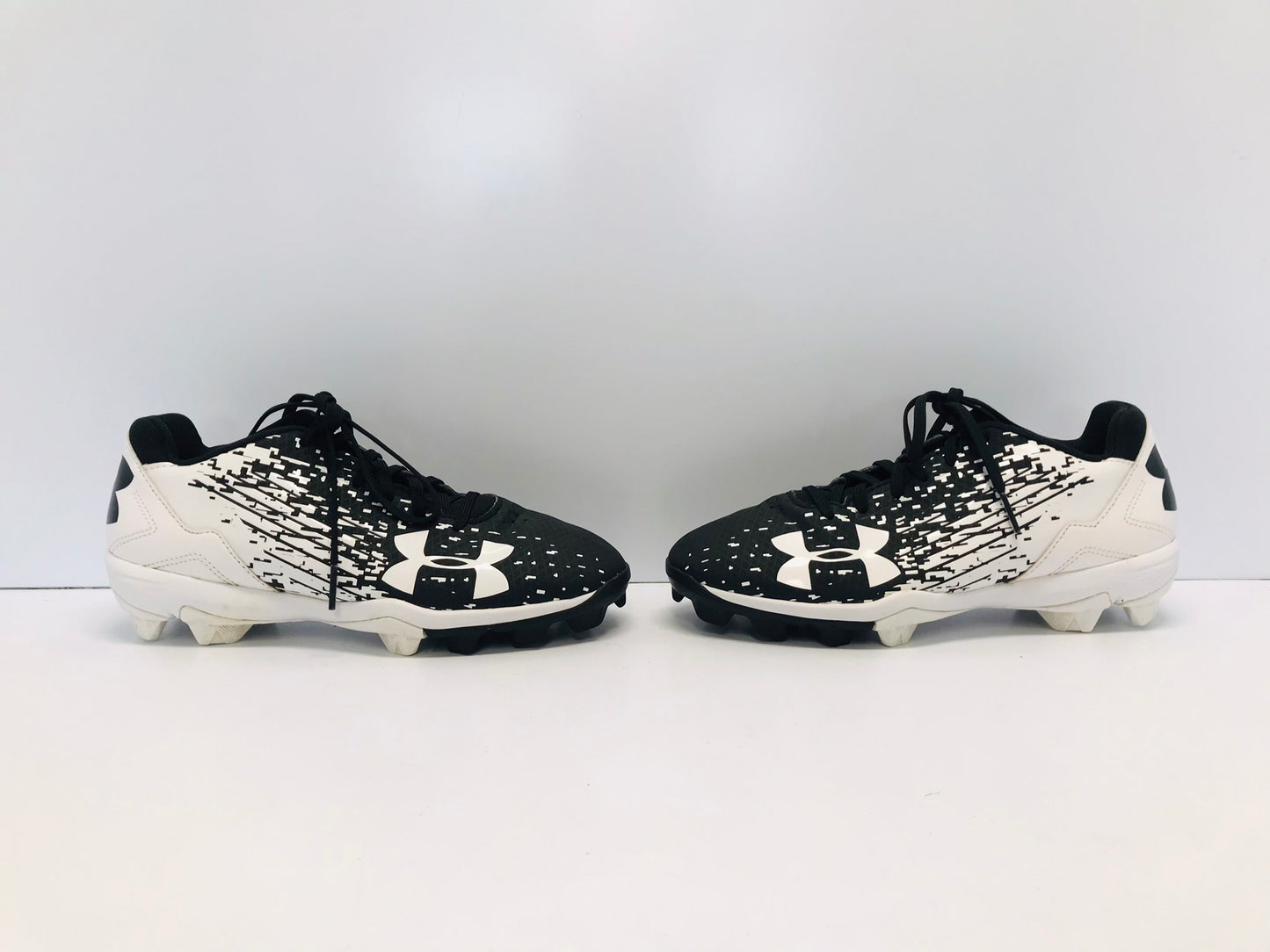 Baseball Shoes Cleats Child Size 5 Youth Under Armour Black White Excellent