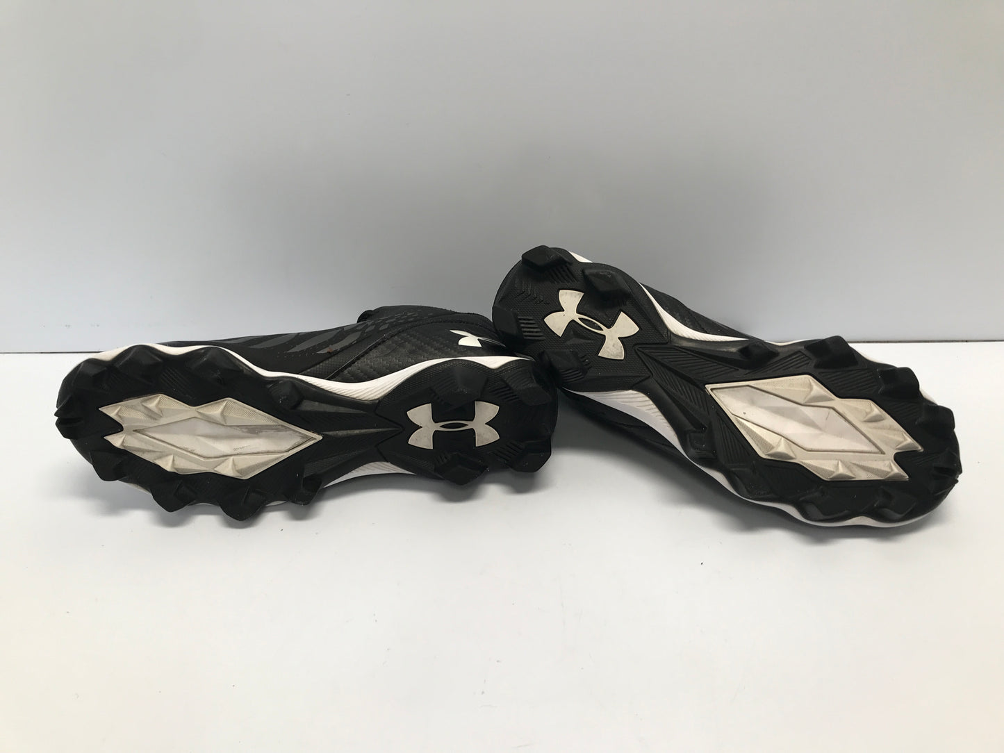 Baseball Shoes Cleats Child Size 6 Under Armour Black White Like New