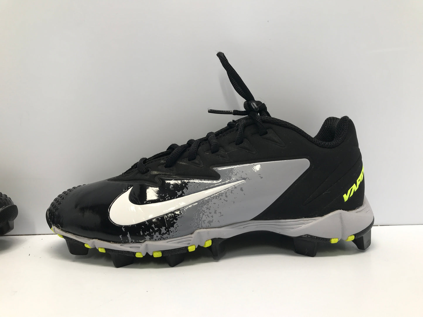 Baseball Shoes Cleats Child Youth Size 5 Nike Vapor Black White Grey Like New