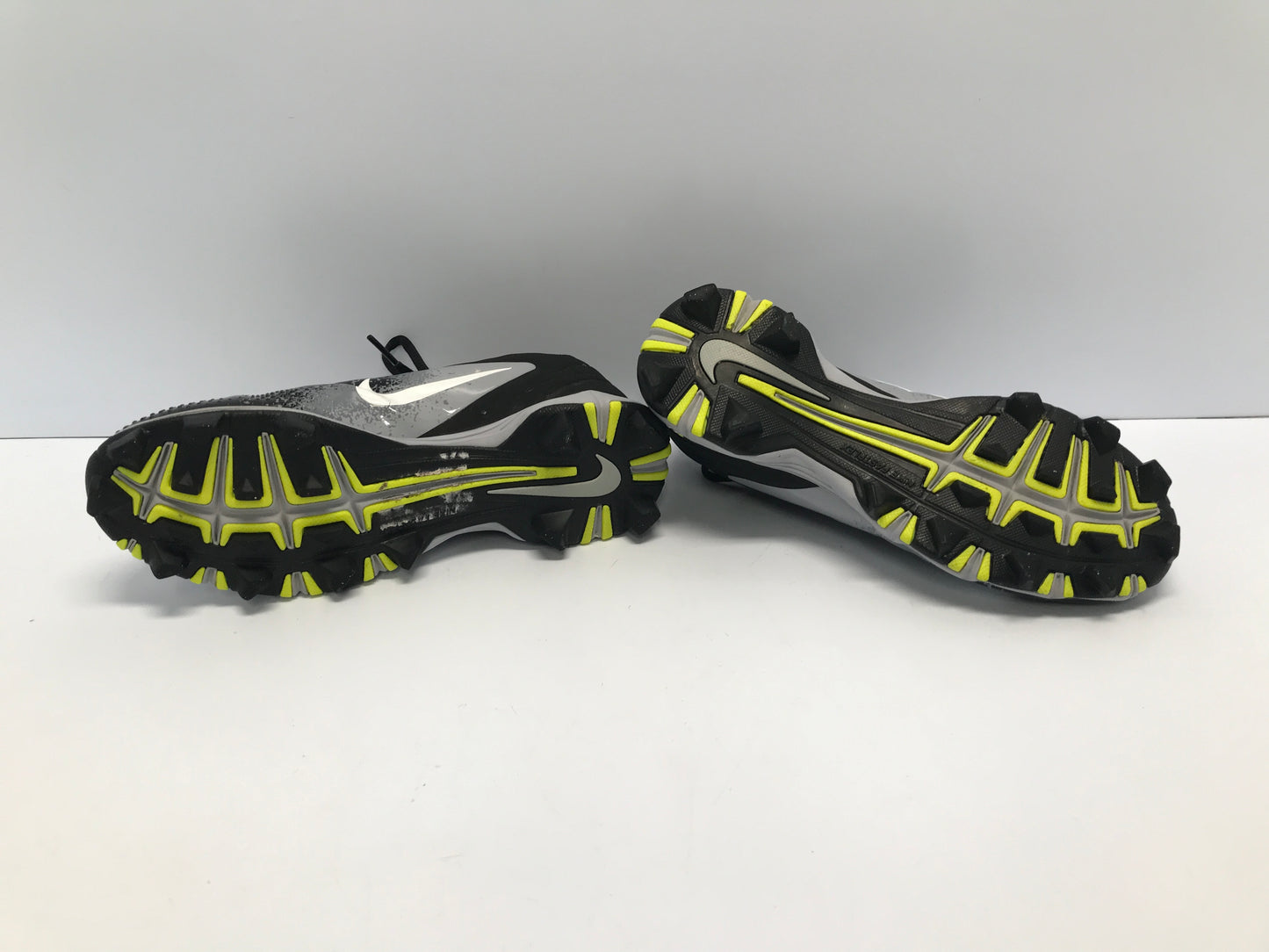 Baseball Shoes Cleats Child Youth Size 5 Nike Vapor Black White Grey Like New