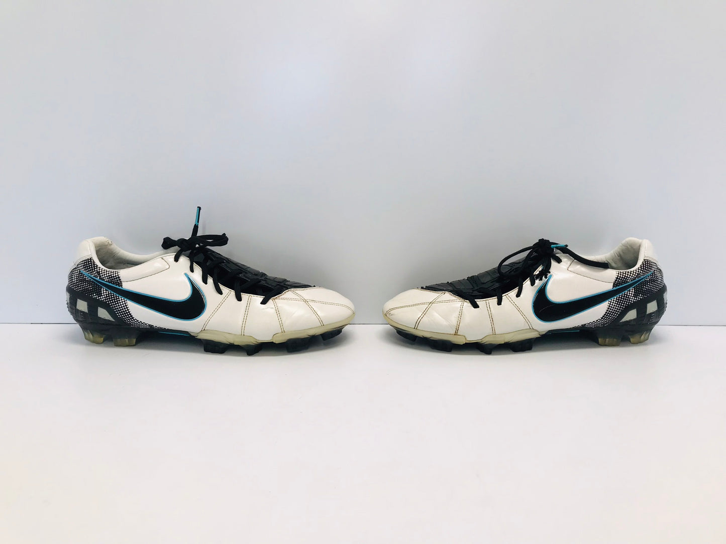 Baseball Shoes Cleats Men's Size 12 Nike Total 90 Wide Foot Black White Blue