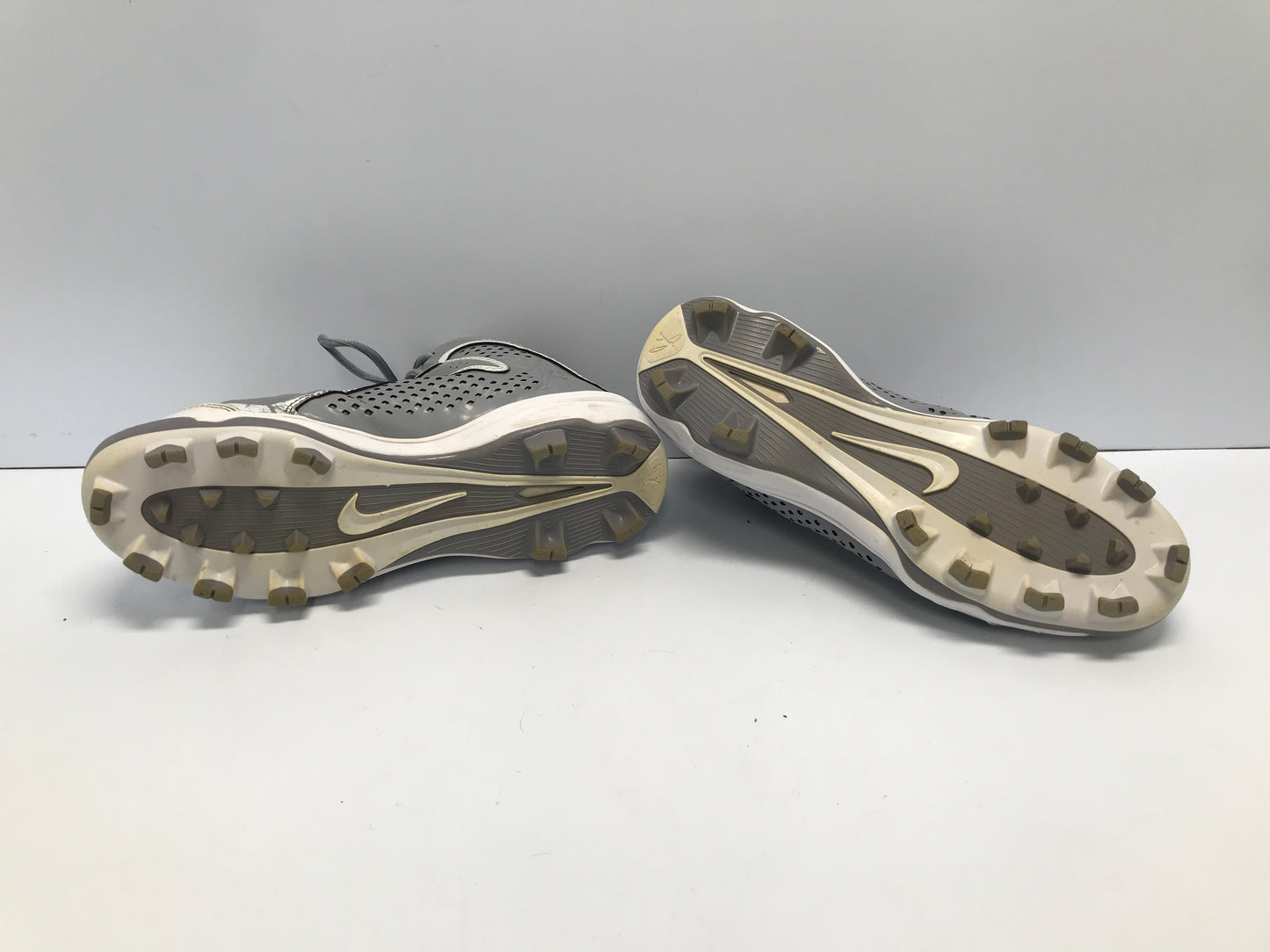 Baseball Shoes Cleats Men's Size 7.5 Nike Grey White Hightops