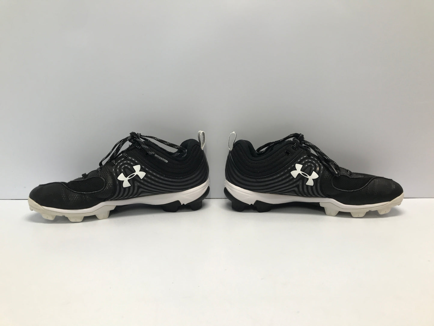 Baseball Shoes Cleats Men's Size 8.5 Under Armour Black White