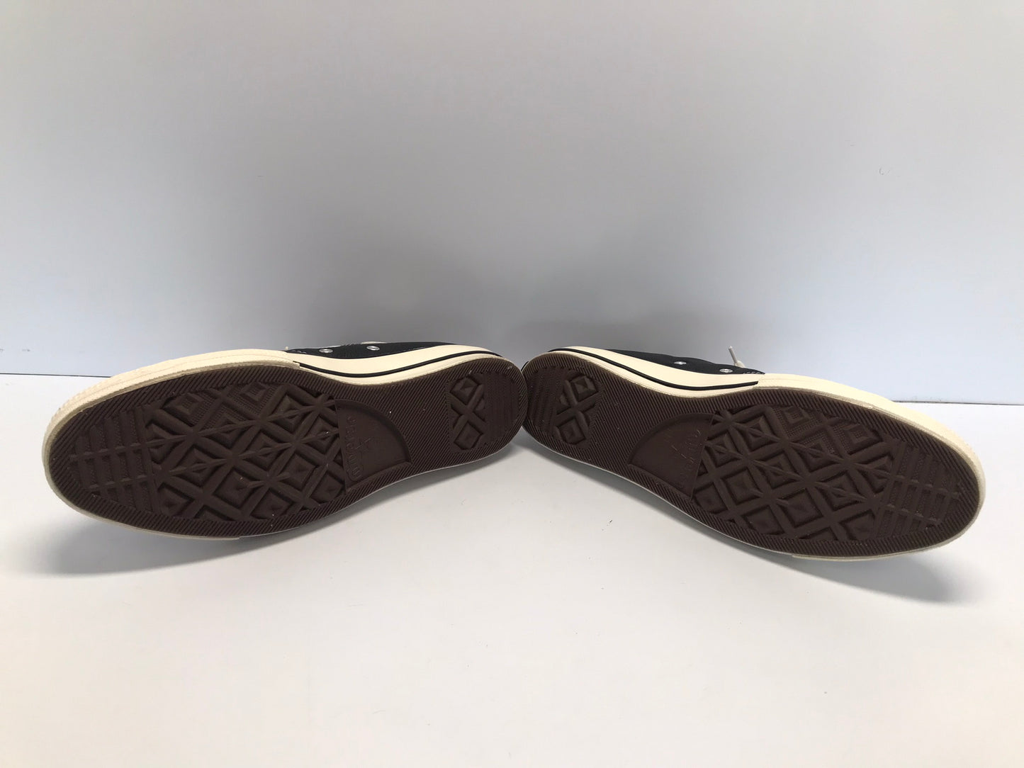 Converse All-Star Chuck Taylors Men's Size 12 High Tops Leather With Faux Fur Insides Like New