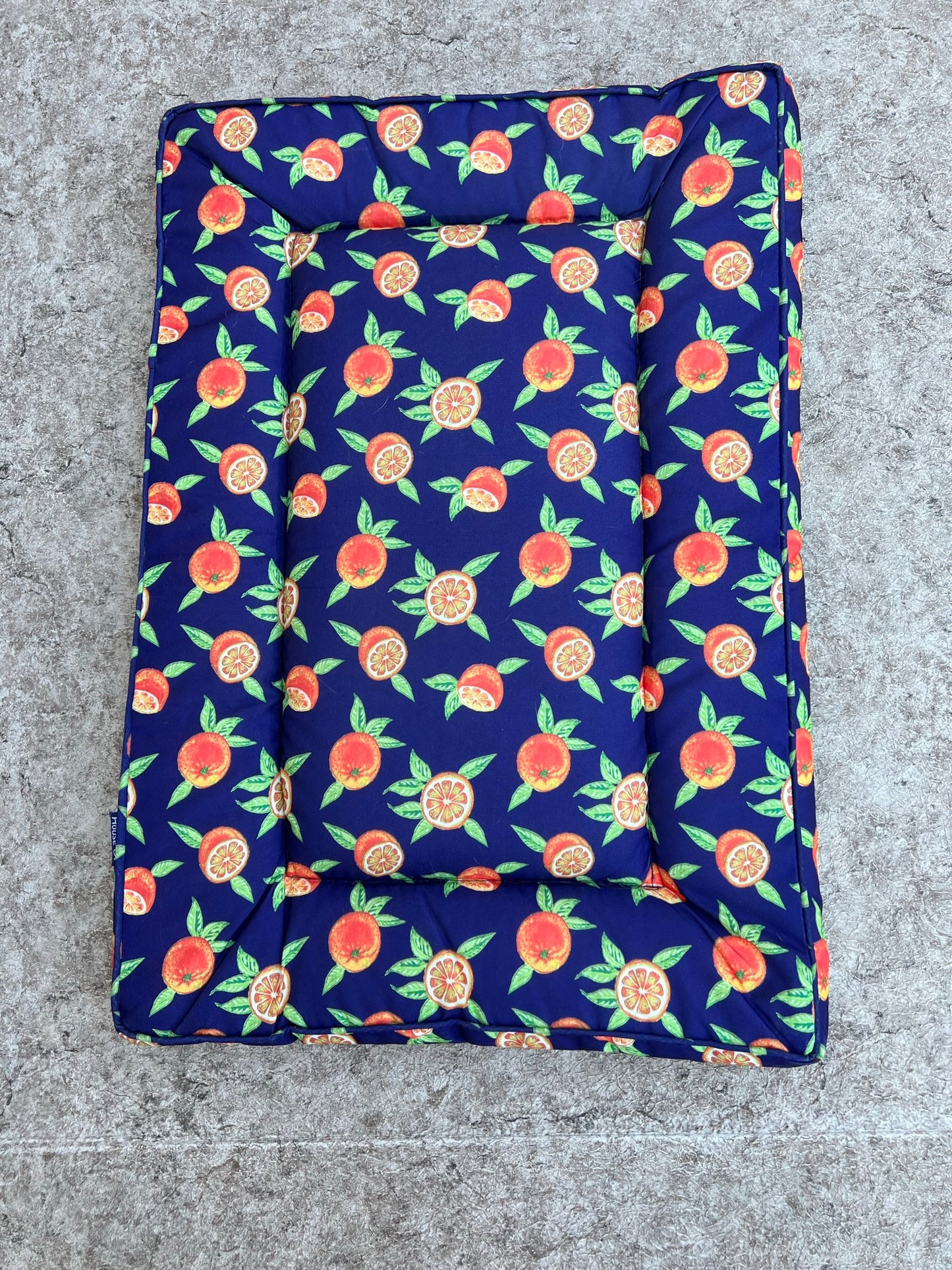 Dog Puppy Pet Bed For Crate Or Home Size Medium Made In UK Same on Both Sides 28x20 inch New