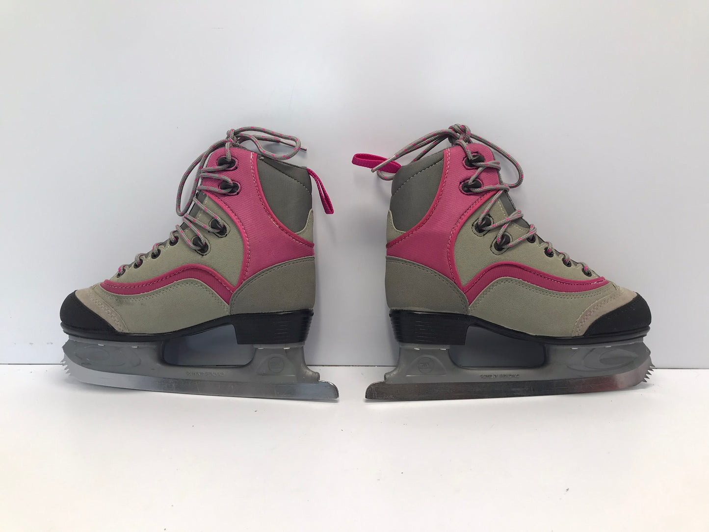 Figure Skates Child Size 4 CCM Jamie Girl Soft Skates Grey Pink