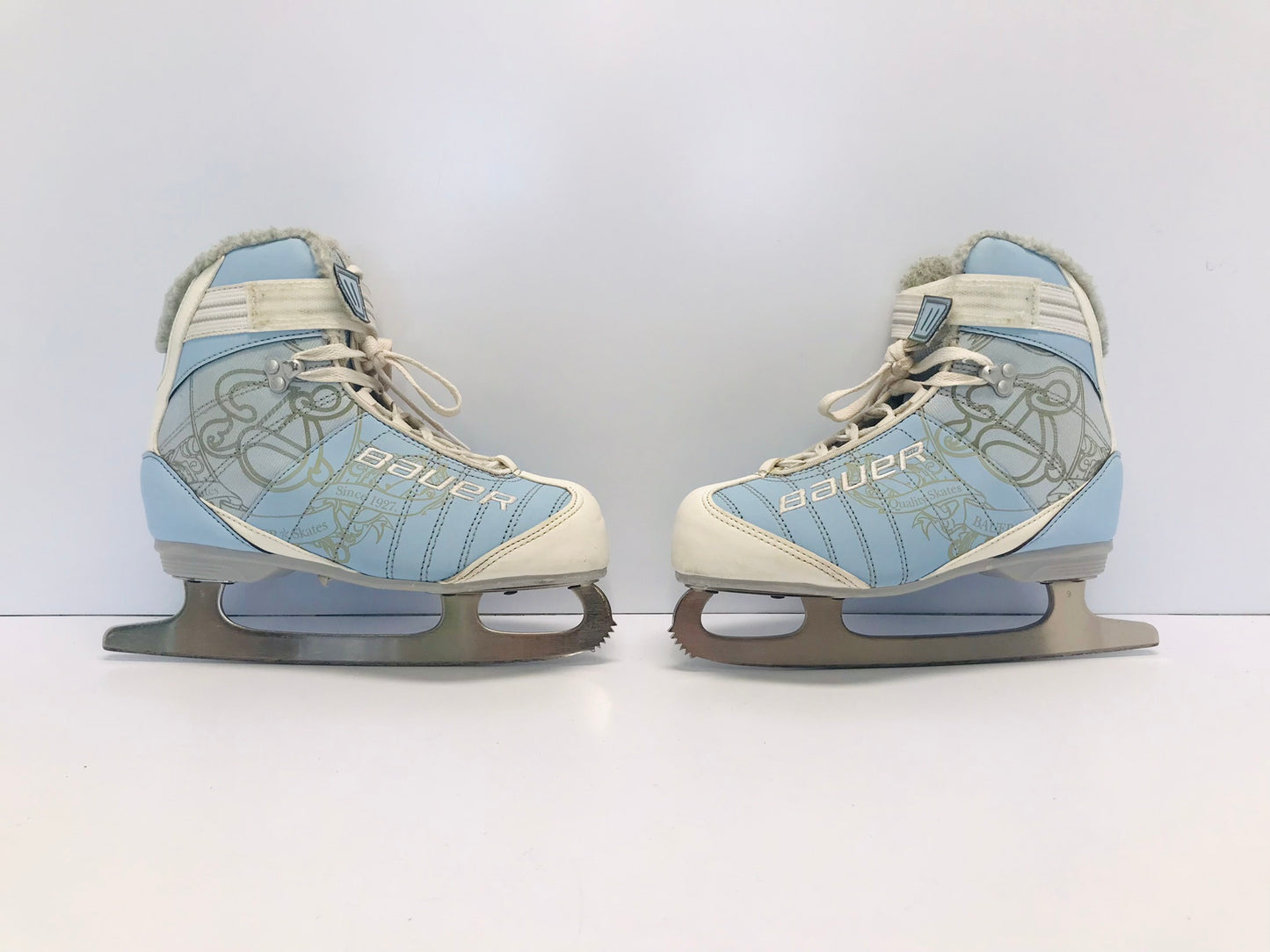 Figure Skates Ladies Size 5-6 Bauer Soft Skates White Grey Excellent