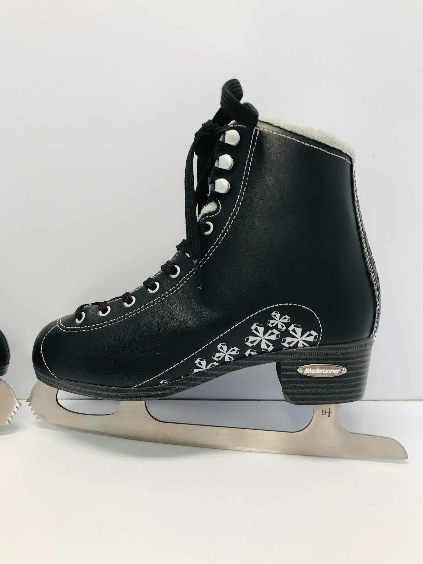 Figure Skates Ladies Women's Size 7 Bladerunner Soft Skates Black Like New