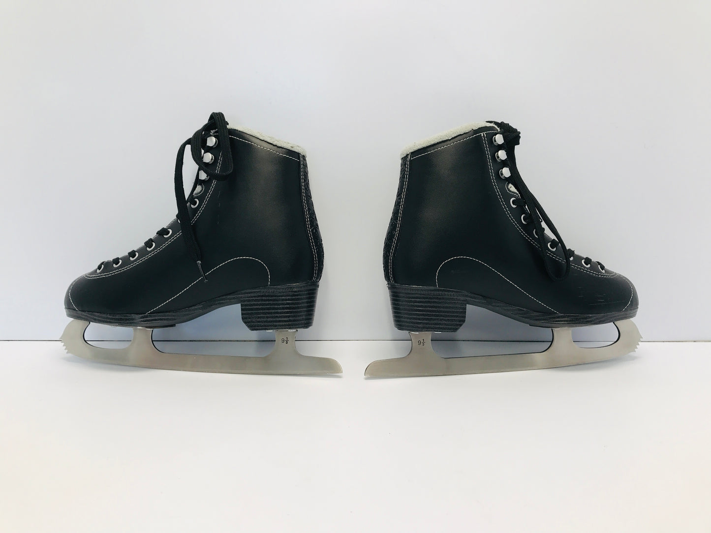 Figure Skates Ladies Women's Size 7 Bladerunner Soft Skates Black Like New