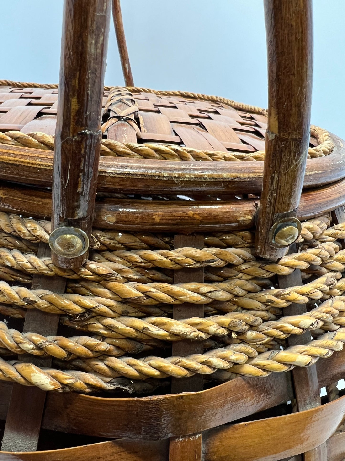 Grandma's X Large 20x16x12 inch 1950's Vintage Rattan Picnic Basket Double Handles Lid With Old Metal Hinges Excellent Condition RARE