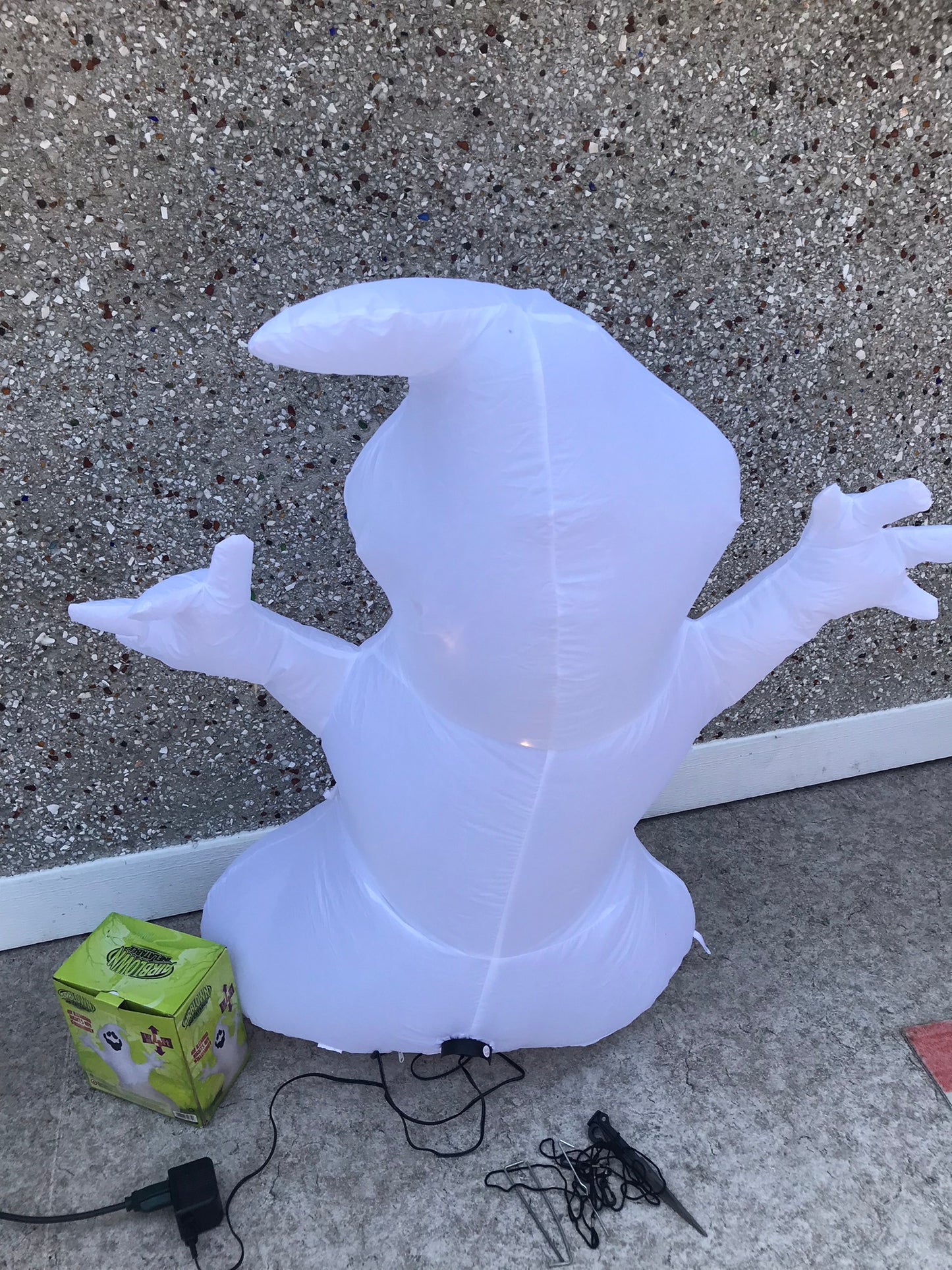 Halloween Outdoor Decoration Light Up Inflatable Ghost 4 Feet Tal Airblown