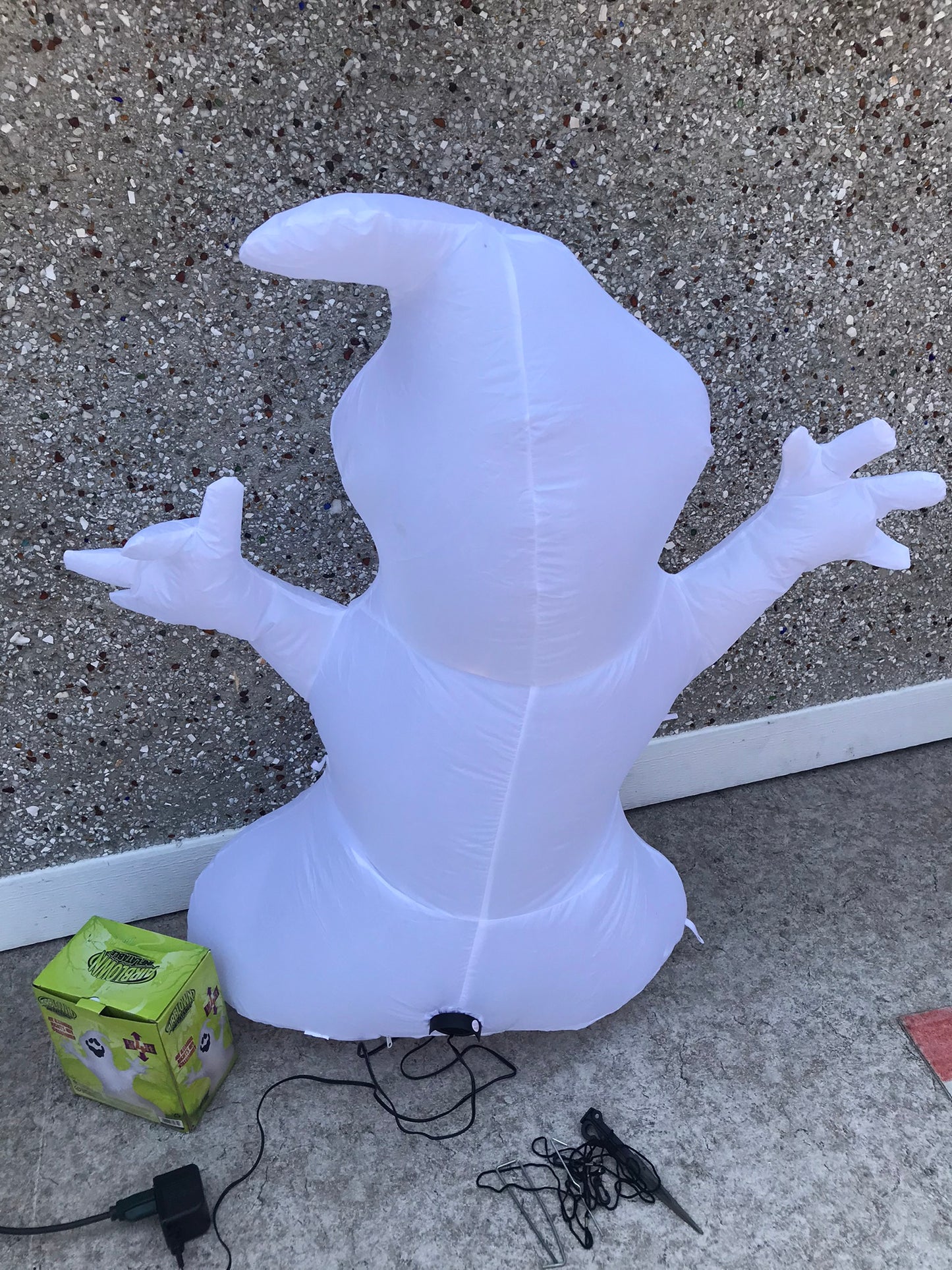 Halloween Outdoor Decoration Light Up Inflatable Ghost 4 Feet Tal Airblown
