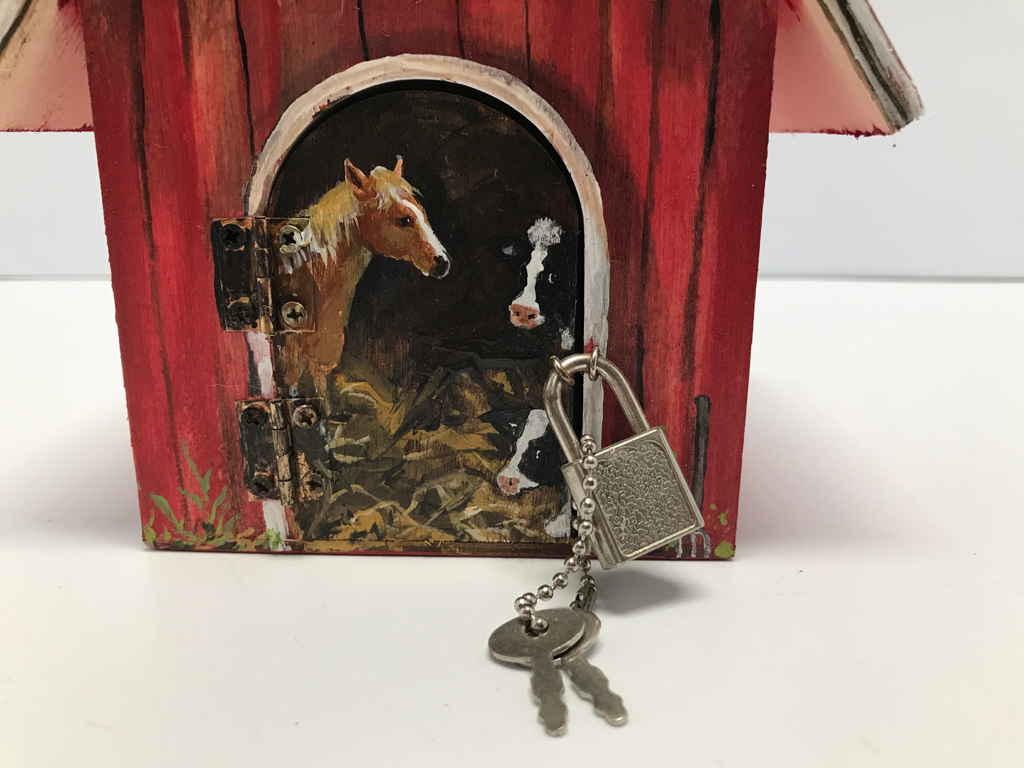 Handmade And Painted Horse Barn 7x6x4.5 Piggy Bank Lock and Key