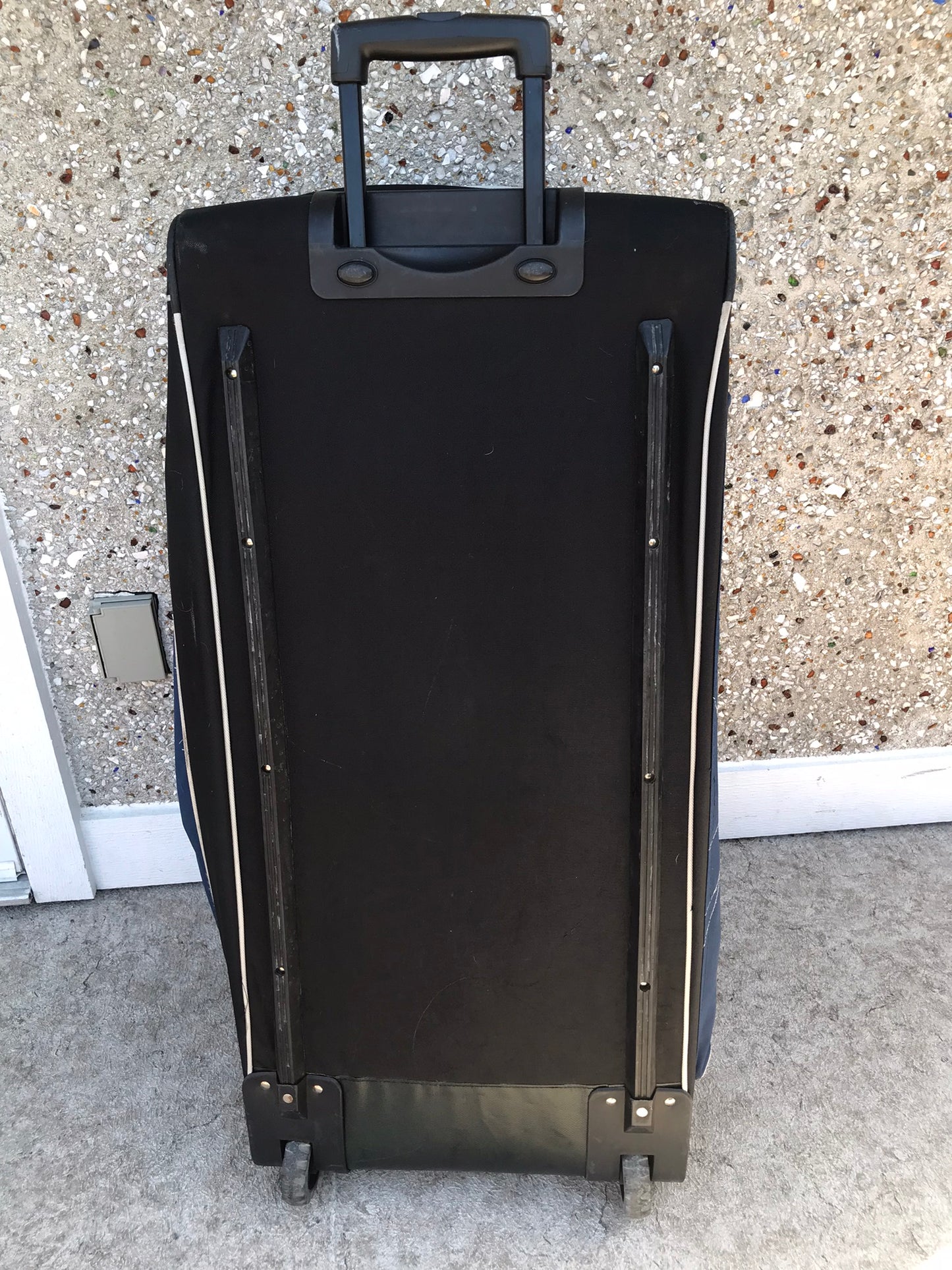 Hockey Bag Men's X Large On Wheels RBC All Zippers Complete With All Straps Denim Blue