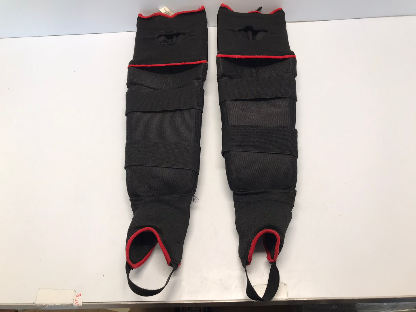 Hockey Ball Senior Medium 14 inch CCM QuickLite Soft Shin Guards Like New