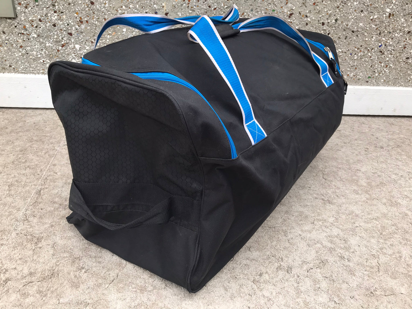 Hockey Lacrosse Sports Gear Bag Warrior Junior Size Excellent Condition On Wheels Black Blue