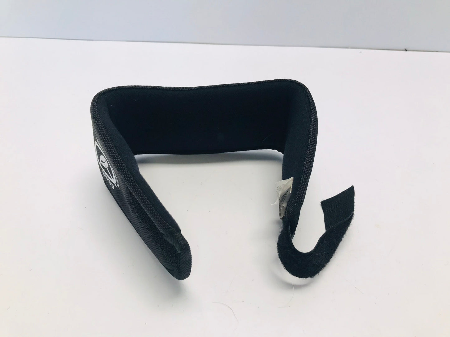 Hockey Neck Guard Men's Size Lg-X Large 13.5-17 inch Vic Hockey Black New