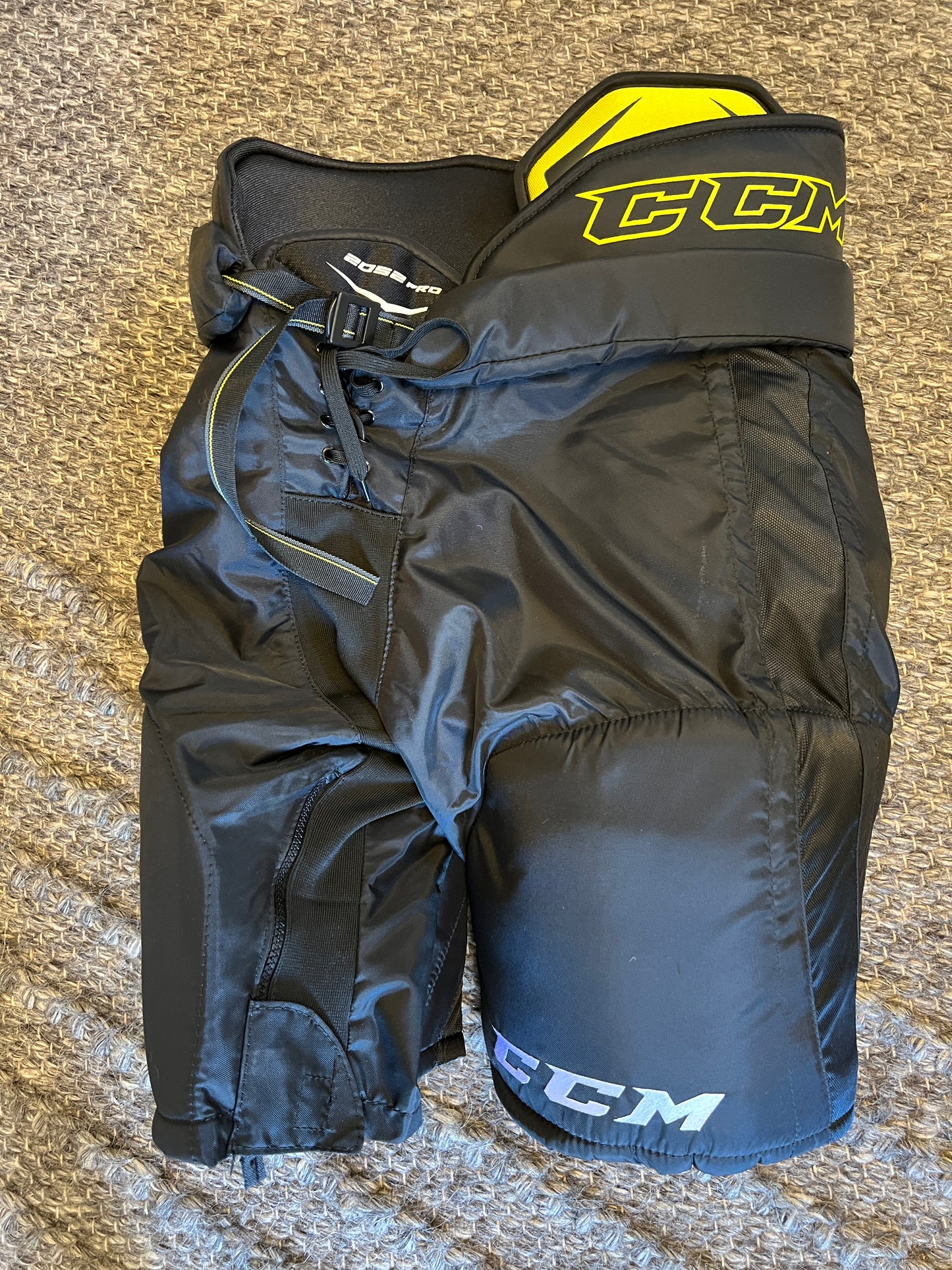 Hockey Pants Men's Size Medium Senior CCM Pro New Outstanding Quality
