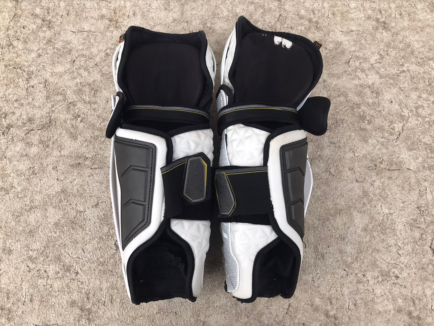 Hockey Shin Pads Men's Senior 16 inch NHL Pro Players Stock CCM UltraPro Tacks Minor Wear