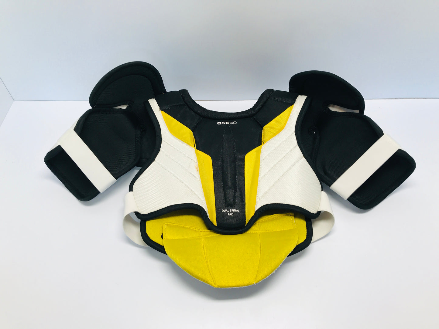 Hockey Shoulder Chest Pad Women's Jill Size Medium Bauer Supreme One40 Outstanding Quality Like New