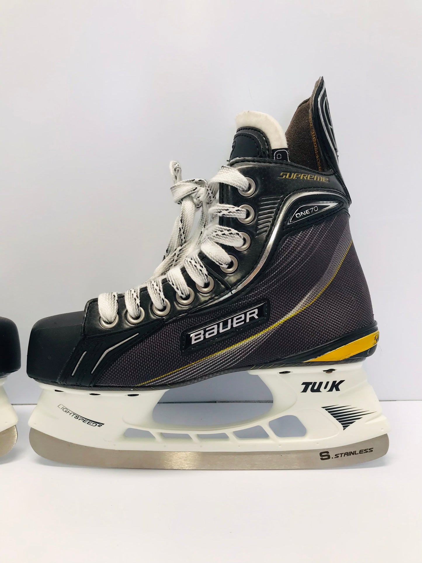 Hockey Skates Child Size 4 Shoe Size Bauer One - 70 New