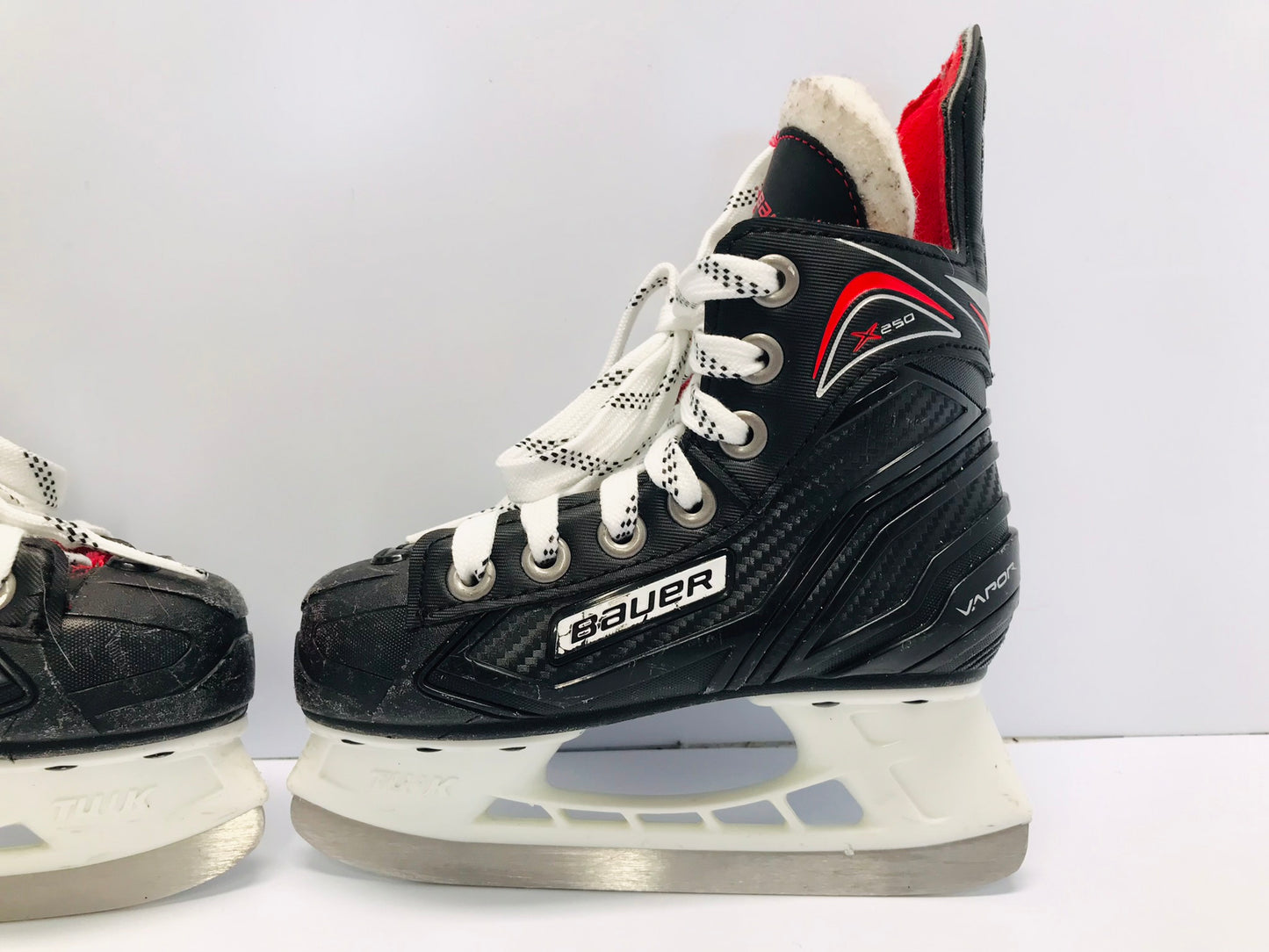 Hockey Skates Child Size 10 Shoe Size Toddler Bauer Vapor Excellent