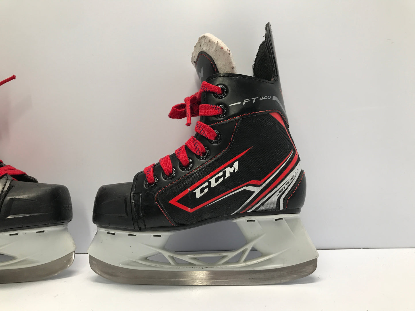 Hockey Skates Child Size 11 Shoe Size 10 CCM Like New