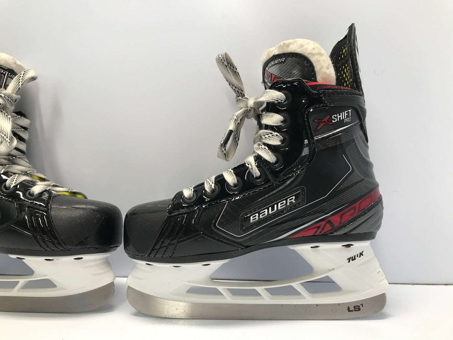 Hockey Skates Child Size 13.5 Shoe Size 12.5 Skate Bauer Vapor Pro LS Blade Like New