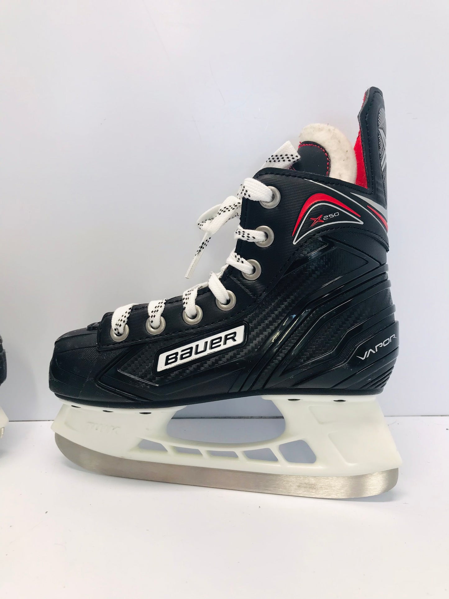 Hockey Skates Child Size 13 Shoe Size Bauer Vapor X250 Like New
