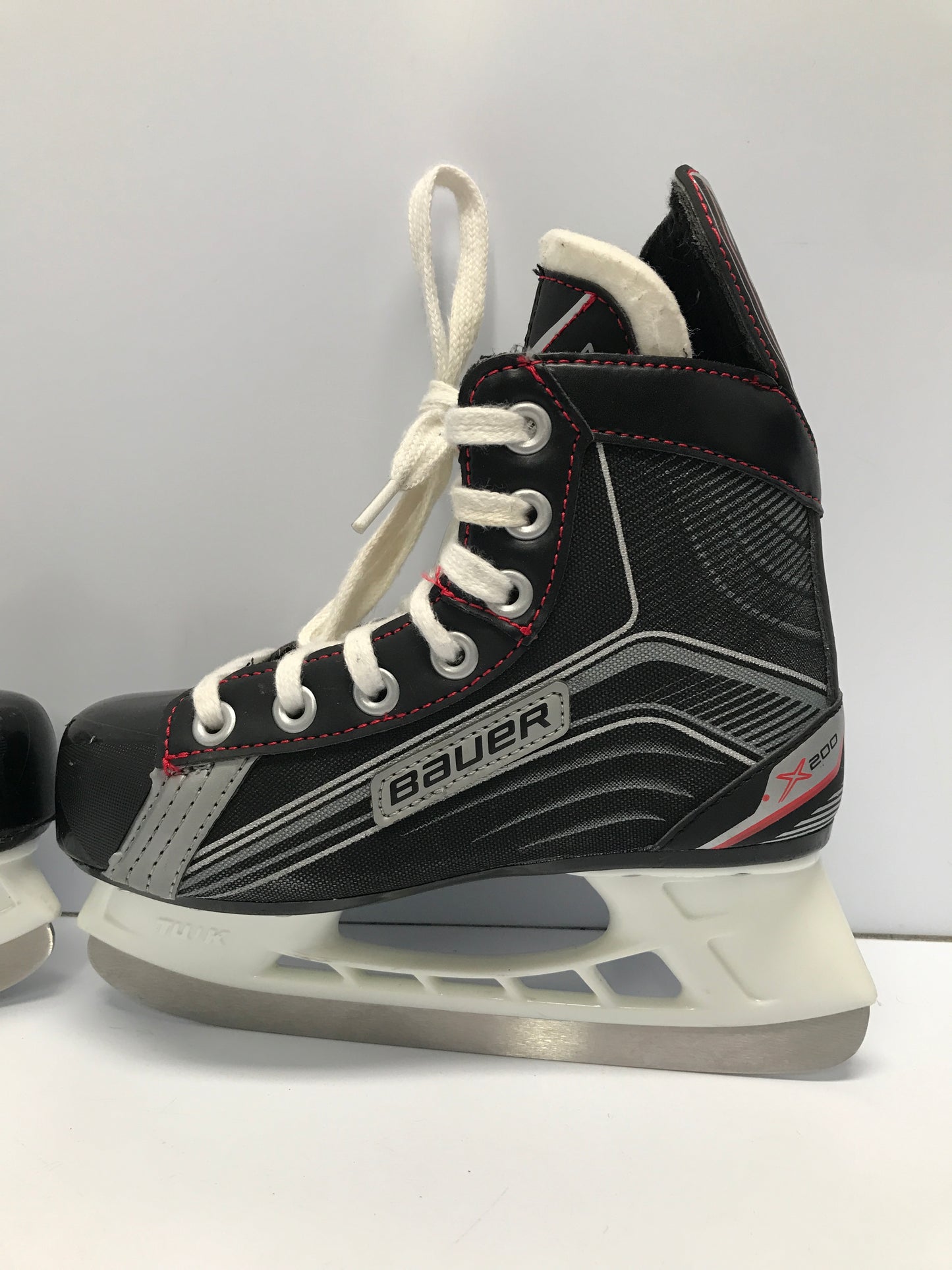 Hockey Skates Child Size 1 Shoe Size 13 Bauer Vapor New