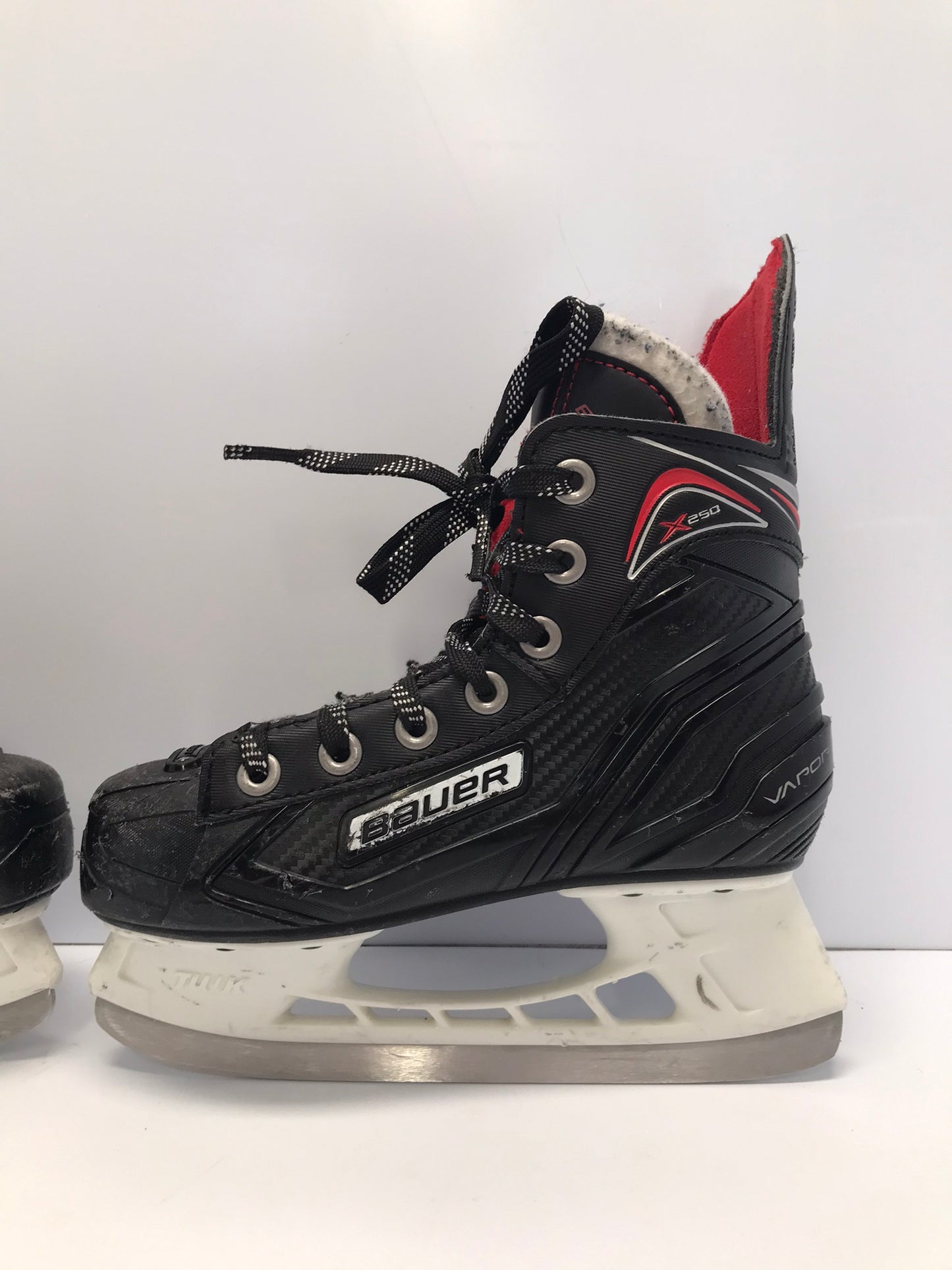 Hockey Skates Child Size 1 Shoe Size Bauer Vapor Excellent