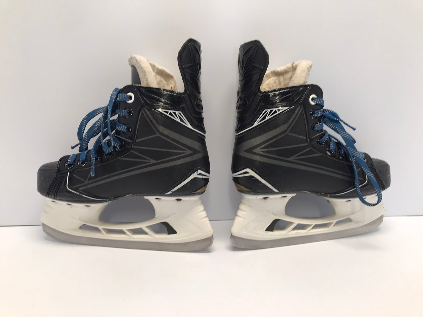 Hockey Skates Child Size 2.5 Shoe Size 1.5 Skate Size Bauer Supreme Like New