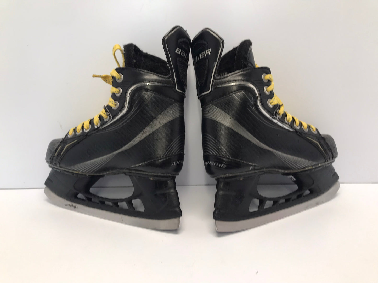 Hockey Skates Child Size 2 Shoe Size Bauer Supreme