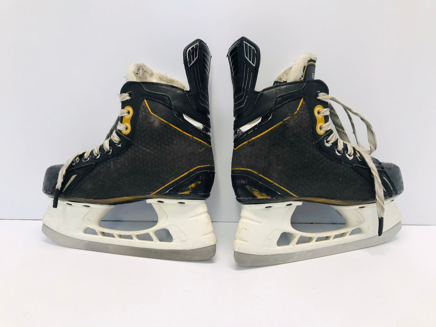 Hockey Skates Child Size 2 Shoe Size Bauer Supreme One.6 Minor Wear