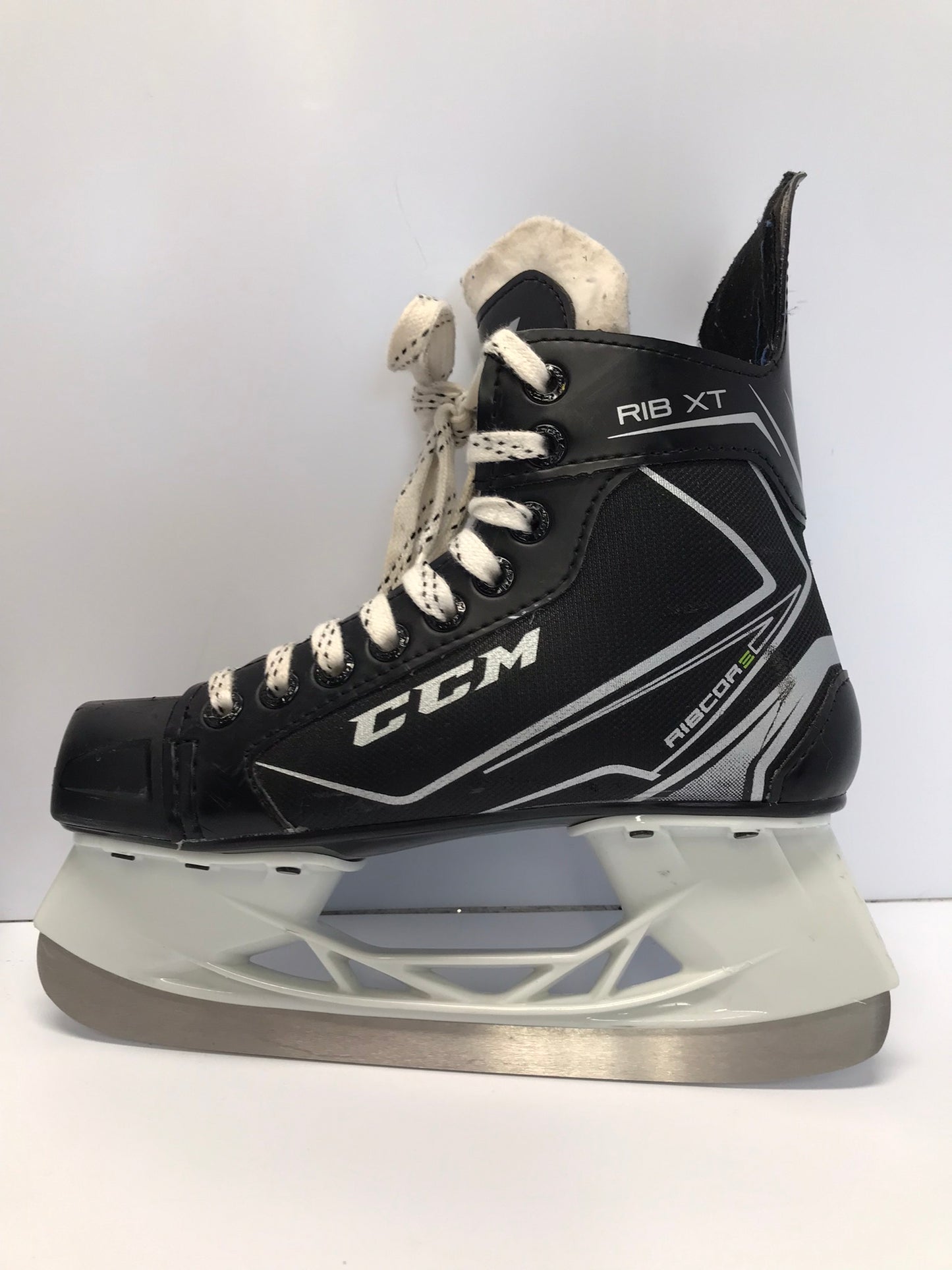 Hockey Skates Child Size 3 Shoe CCM Ribcore New Demo Model