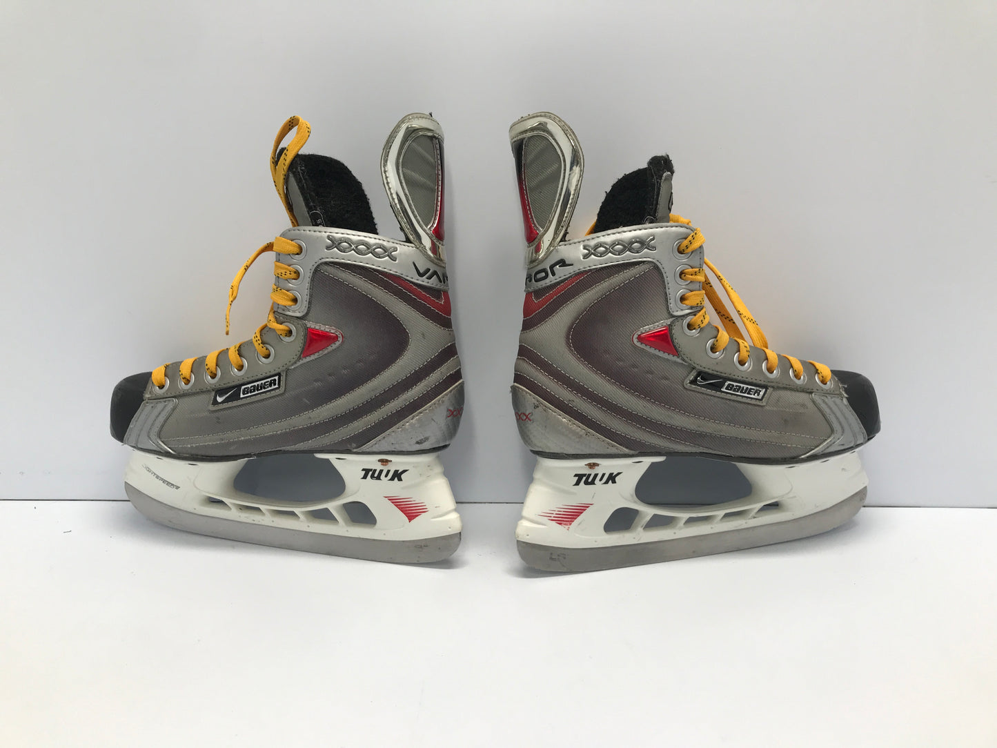 Hockey Skates Child Size 4.5 Shoe Size 3.5 Skate Size Bauer Vapor Excellent